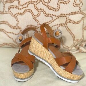 "Brown Faux Leather Wedge Sandals with Jute Platform - Like New!"